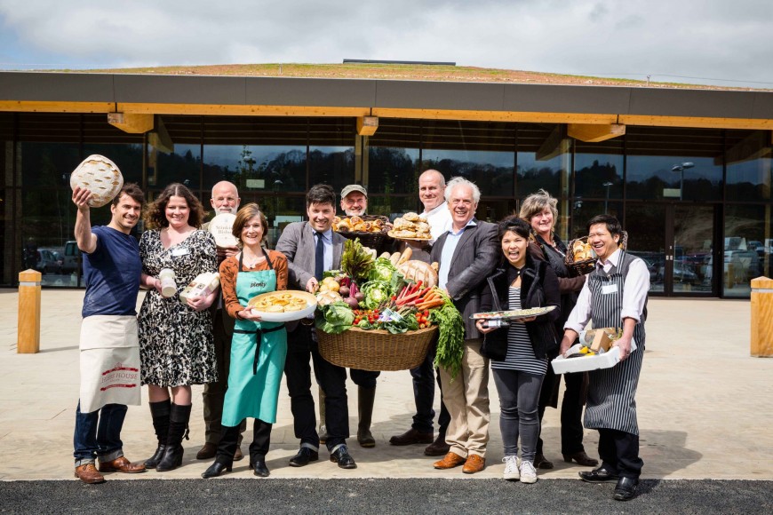 Producefocused service station