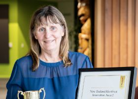 Cathy McKenna wins Kiwifruit Innovation Award