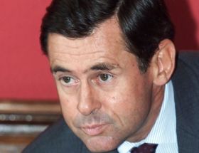 Carrefour reveals dip in profits